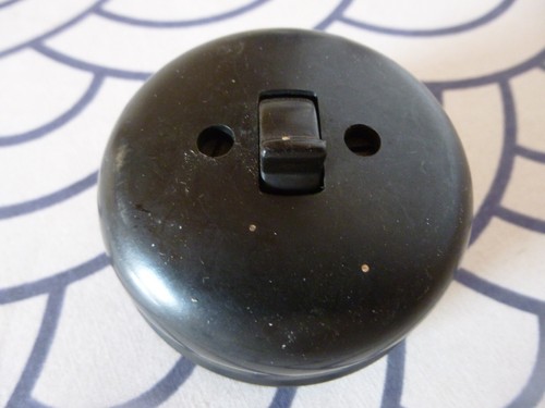 Ancien interrupteur rond - ancien,