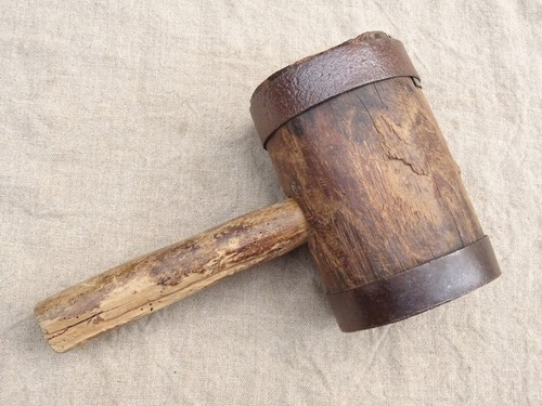 Outil ancien maillet bois