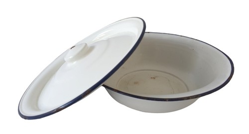 Ancienne bassine avec - ancienne,