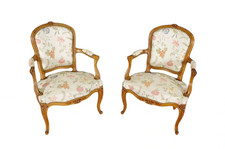 Paire de fauteuils style Louis XV noyer