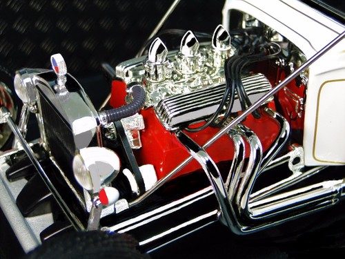 Race car corvette engine - 1:18,