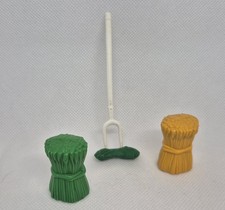 2 BALLOTS DE FOIN JAUNE ET VERT AVEC FOURCHE ET HERBE PLAYMOBIL