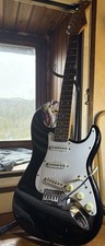 Guitare Squier By Fender Stratocaster Avec Support