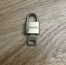 Petit Cadenas Doré Et Clé