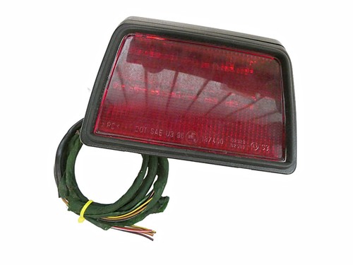 Troisième feu stop noir pour