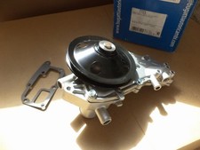 n°bg9 pompe eau renault R5
