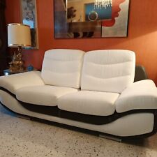 Beau canapé fixe, deux