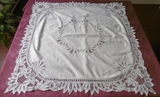 Nappe avec dentelle aux lacets