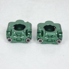 Paire pontet de guidon universel Vert Ø28.6mm réhausse 19mm 3AS Racing pour moto