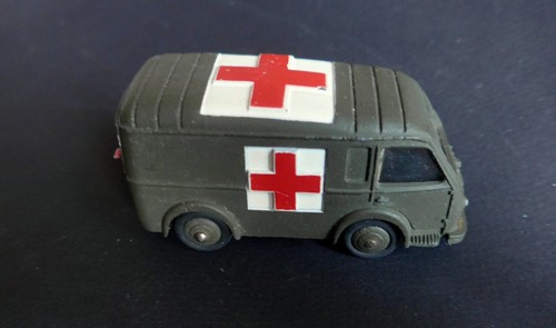 Ambulance militaire dinky toys - ambulance,