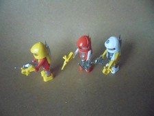 3 Playmobil avec Tenus