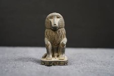 Singe babouin en basalte 