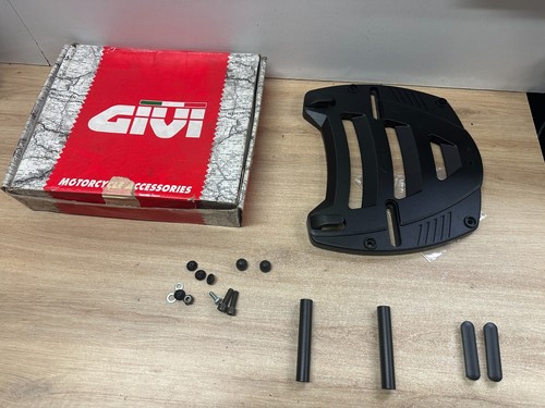 Une platine givi pour scooter - une,