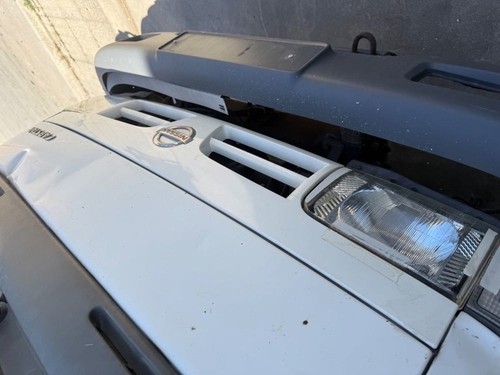 Grille gauche capot nissan - gauche,