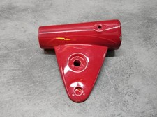 Patte de phare rouge coté