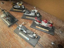 Lot de 5 motos miniatures