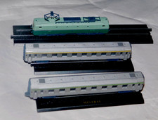 MINI TRAINS 1/220 EDITIONS atlas LOCO MISTRAL  2 WAGONS  RAILS + BOITE