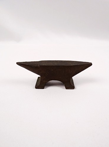 Ancienne enclume miniature