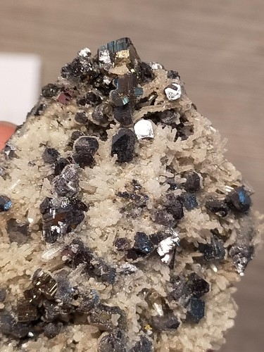 Galène brillante avec pyrite - brillante,