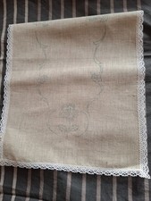 Toile lin bordée de dentelle