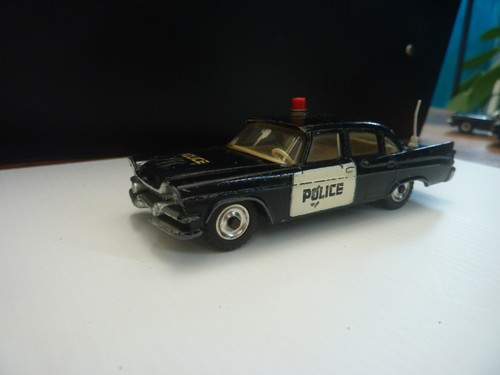 Dinky toys dodge royal - dinky, sedan