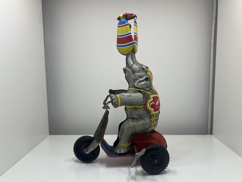 Jouet tôle éléphant sur - en,