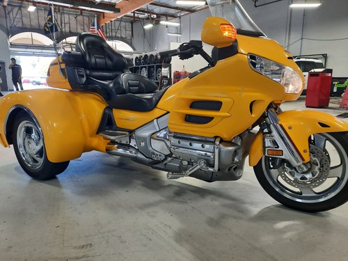 2001 honda gold wing - gold,