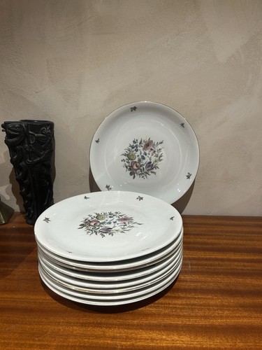 Lot assiettes en - , 9