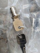 LOT 20 SERRURE MLM  Vitrine