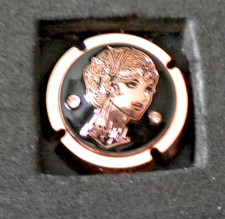 champagne capsule jewel maurice costume