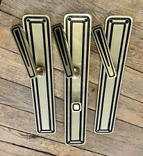 Poignées de porte avec plaque