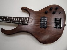 Guitare basse électrique