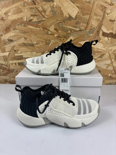 Chaussures basketball adidas - chaussures,