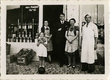 OLD PHOTO - VINTAGE SNAPSHOT - GROCER GROCERY STORE SHOWCASE FUNNY STORE - SHOP
