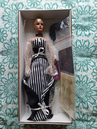 Robert tonner doll - ,