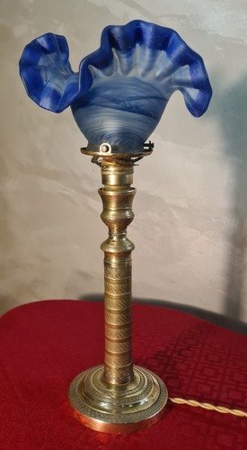Lampe laiton ciselée - laiton, et