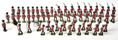 Lot figurines en - 58,