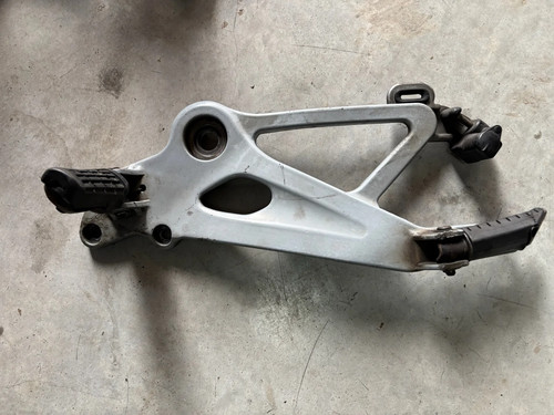 Repose pieds gauches honda - pieds,