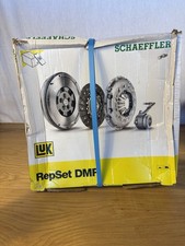 Kit d'embrayage avec volant