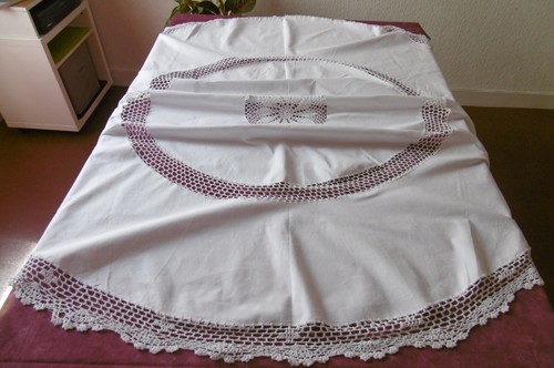 Nappe ronde avec dentelle - dentelle, sur