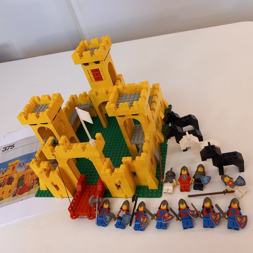 Lego 375 chateau - lego, yellow