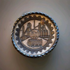 Assiette en grés  signée LOSSON Eugène, au décor des charbonnages de CHARLEROI.