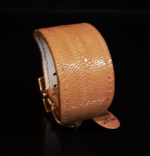 Petit collier en galuchat pour