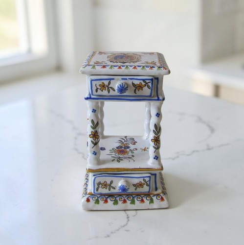 Meuble miniature faïence - meuble,