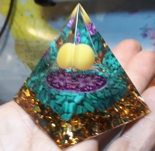 Pyramide orgonite kyiatine - pyramide,
