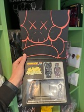 kaws bus stop set 1 kubrick 100% medicom