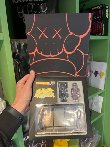 Kaws bus stop set - stop, 1