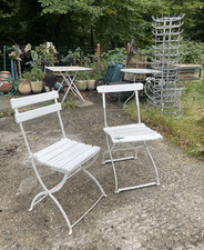 2 chaises du 19ème siècle pliante de terrasse en fer forgé et bois