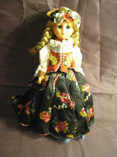 Poupée costume traditionnelle - costume,