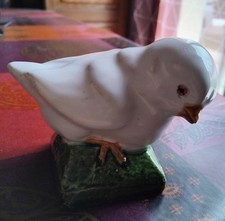 Poussin en terre cuite de